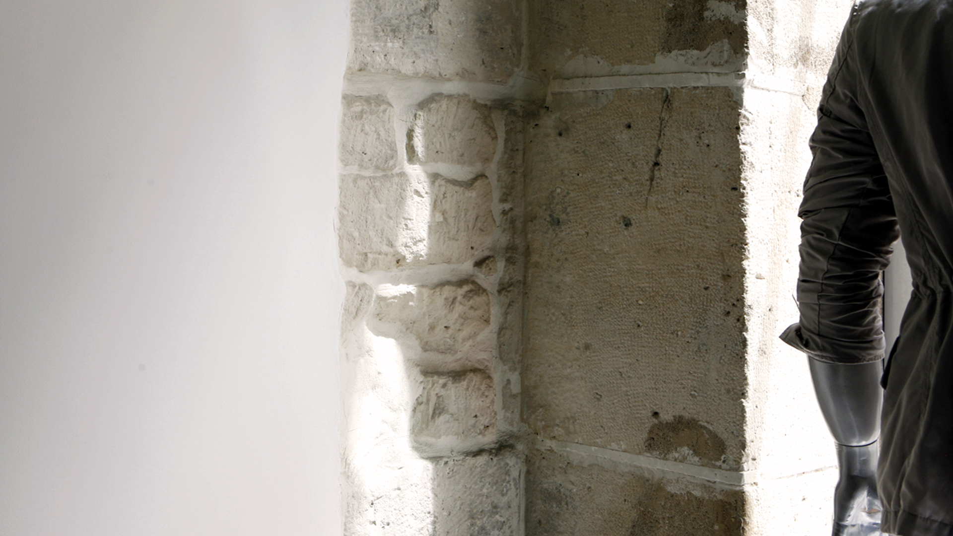 spatial practice architecture office Los Angeles Hong Kong La Squadra Showroom paris france atelier renovation plaster stone detail