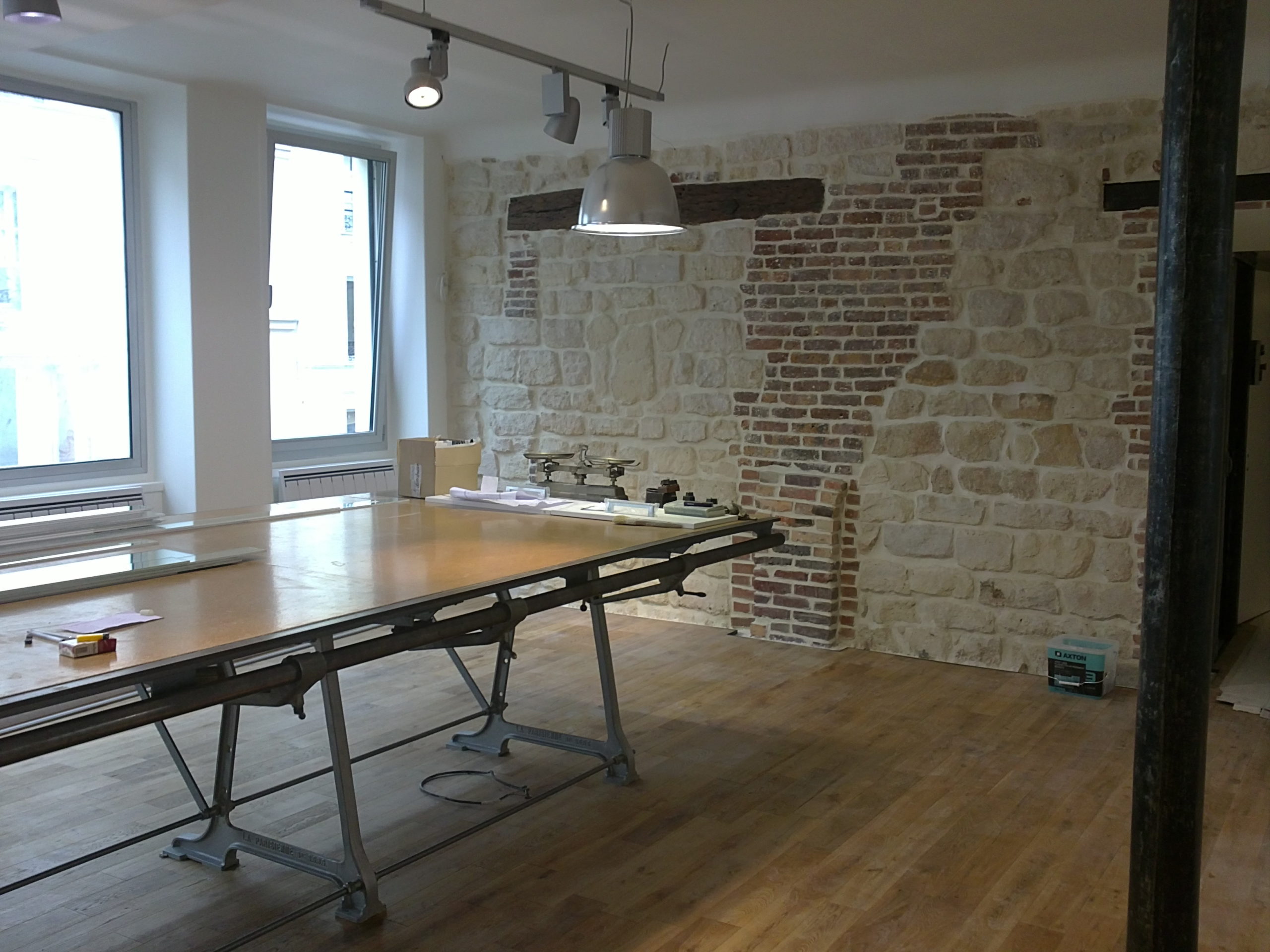 spatial practice architecture office Los Angeles Hong Kong La Squadra Showroom paris france atelier renovation wall bricks