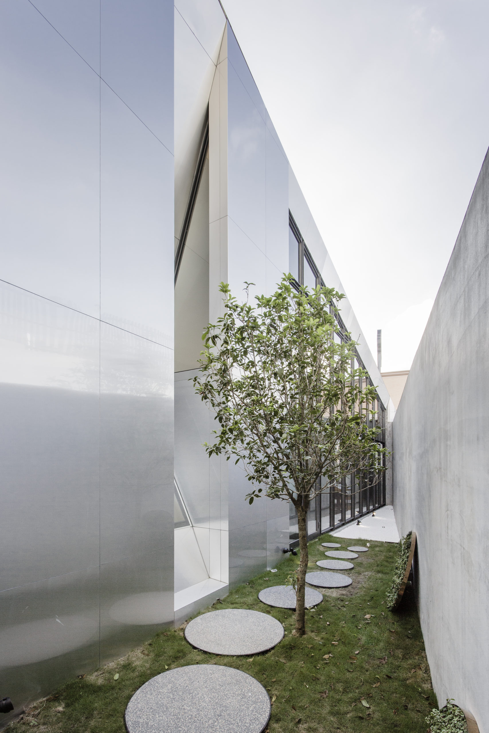 spatial practice architecture office Los Angeles Hong Kong Fleur de sel restaurant taichung taiwan garden aluminium concrete